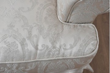 中古　超美品　特注品　国産職人手作り　某上場企業会長邸放出品　光沢のある織模様生地が上品なドレクセル風の一人掛けソファ2脚　製作費(1脚)約50万円　(R-085684)