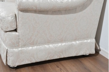 中古　超美品　特注品　国産職人手作り　某上場企業会長邸放出品　優雅な織り模様が映えるドレクセル風の一人掛けソファ2脚　製作費(1脚)約50万円　(R-085685)