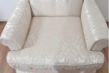 中古　超美品　特注品　国産職人手作り　某上場企業会長邸放出品　優雅な織り模様が映えるドレクセル風の一人掛けソファ2脚　製作費(1脚)約50万円　(R-085685)