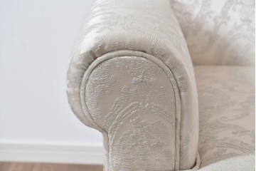 中古　超美品　特注品　国産職人手作り　某上場企業会長邸放出品　優雅な織り模様が映えるドレクセル風の一人掛けソファ2脚　製作費(1脚)約50万円　(R-085685)