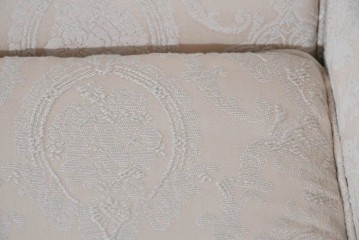 中古　超美品　特注品　国産職人手作り　某上場企業会長邸放出品　優雅な織り模様が映えるドレクセル風の一人掛けソファ2脚　製作費(1脚)約50万円　(R-085685)