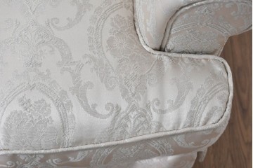 中古　超美品　特注品　国産職人手作り　某上場企業会長邸放出品　優雅な織り模様が映えるドレクセル風の一人掛けソファ2脚　製作費(1脚)約50万円　(R-085685)