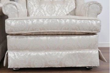 中古　超美品　特注品　国産職人手作り　某上場企業会長邸放出品　上品な織模様生地のドレクセル風の一人掛けソファ2脚　製作費(1脚)約50万円　(R-085686)