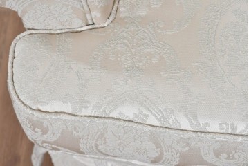 中古　超美品　特注品　国産職人手作り　某上場企業会長邸放出品　上品な織模様生地のドレクセル風の一人掛けソファ2脚　製作費(1脚)約50万円　(R-085686)