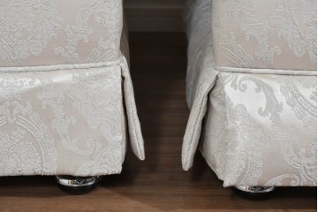 中古　超美品　特注品　国産職人手作り　某上場企業会長邸放出品　上品な織模様生地のドレクセル風の一人掛けソファ2脚　製作費(1脚)約50万円　(R-085686)