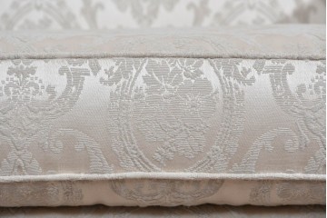 中古　超美品　特注品　国産職人手作り　某上場企業会長邸放出品　上品な織模様生地のドレクセル風の一人掛けソファ2脚　製作費(1脚)約50万円　(R-085686)