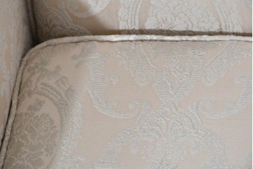 中古　超美品　特注品　国産職人手作り　某上場企業会長邸放出品　上品な織模様生地のドレクセル風の一人掛けソファ2脚　製作費(1脚)約50万円　(R-085686)