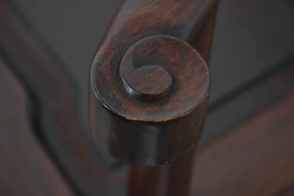 アジアンヴィンテージ　希少デザイン　花梨(カリン)材　螺鈿象嵌が美しい唐木のロッキングチェア　(R-085687)