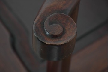 アジアンヴィンテージ　希少デザイン　花梨(カリン)材　螺鈿象嵌が美しい唐木のロッキングチェア　(R-085687)