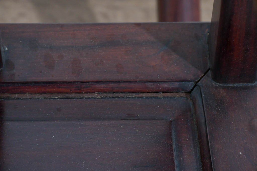 アジアンヴィンテージ　希少デザイン　花梨(カリン)材　螺鈿象嵌が美しい唐木のロッキングチェア　(R-085687)