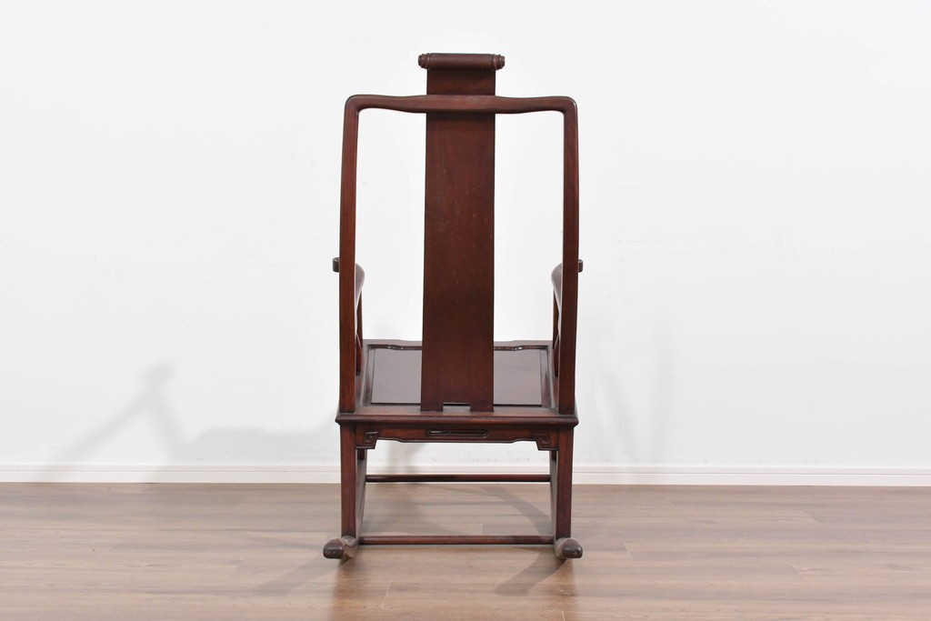 アジアンヴィンテージ　希少デザイン　花梨(カリン)材　螺鈿象嵌が美しい唐木のロッキングチェア　(R-085687)