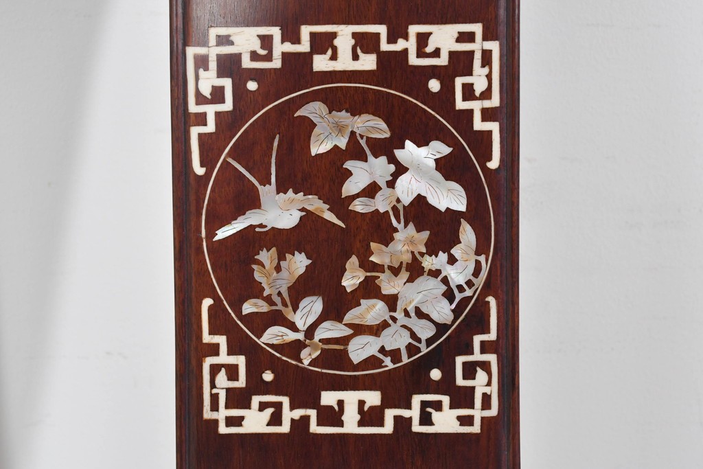 アジアンヴィンテージ　希少デザイン　花梨(カリン)材　螺鈿象嵌が美しい唐木のロッキングチェア　(R-085687)