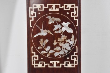 アジアンヴィンテージ　希少デザイン　花梨(カリン)材　螺鈿象嵌が美しい唐木のロッキングチェア　(R-085687)