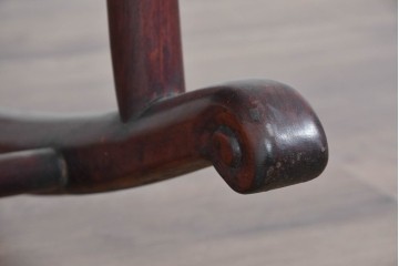 アジアンヴィンテージ　希少デザイン　花梨(カリン)材　螺鈿象嵌が美しい唐木のロッキングチェア　(R-085687)