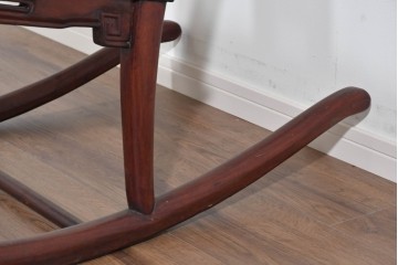 アジアンヴィンテージ　希少デザイン　花梨(カリン)材　螺鈿象嵌が美しい唐木のロッキングチェア　(R-085687)