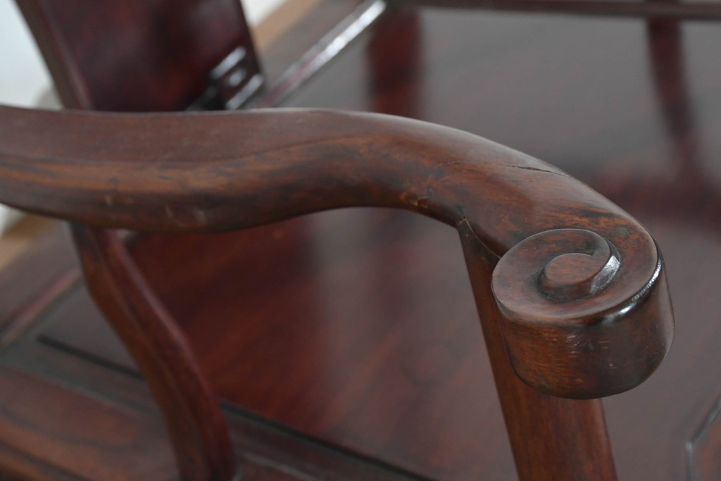 アジアンヴィンテージ　希少デザイン　花梨(カリン)材　螺鈿象嵌が美しい唐木のロッキングチェア　(R-085687)