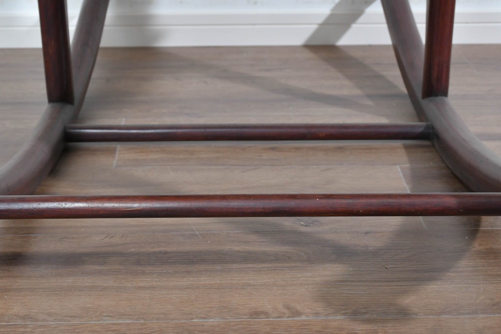 アジアンヴィンテージ　希少デザイン　花梨(カリン)材　螺鈿象嵌が美しい唐木のロッキングチェア　(R-085687)