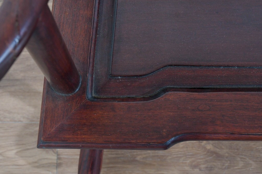 アジアンヴィンテージ　希少デザイン　花梨(カリン)材　螺鈿象嵌が美しい唐木のロッキングチェア　(R-085687)