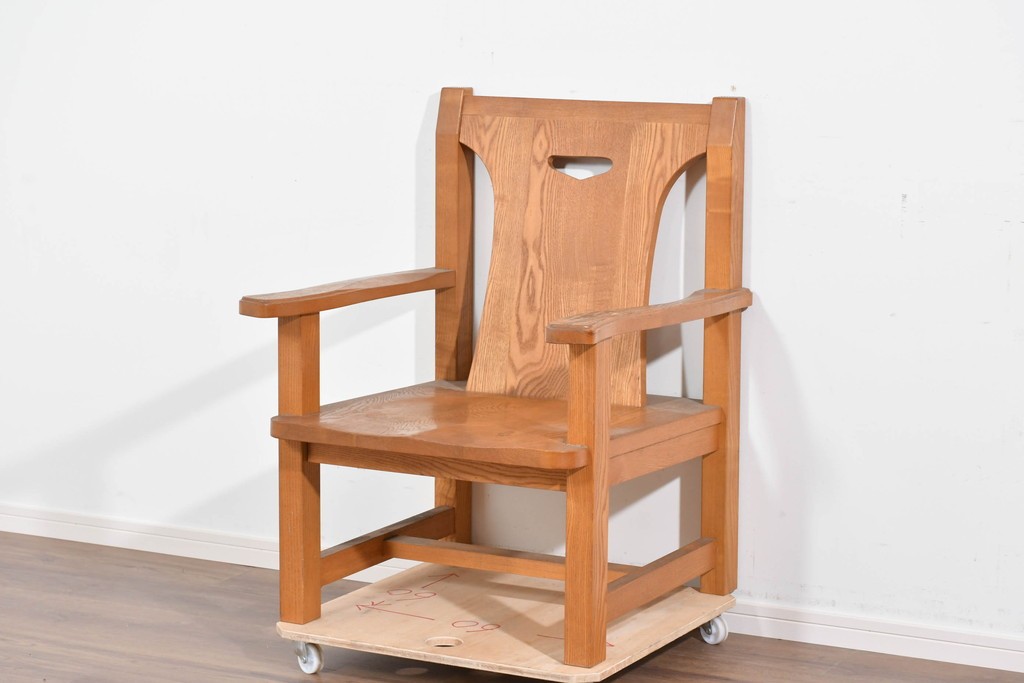 和製ヴィンテージ　国産　職人手作り　タモ無垢材　重厚でしっかりとした作りのアームチェア　(R-085688)