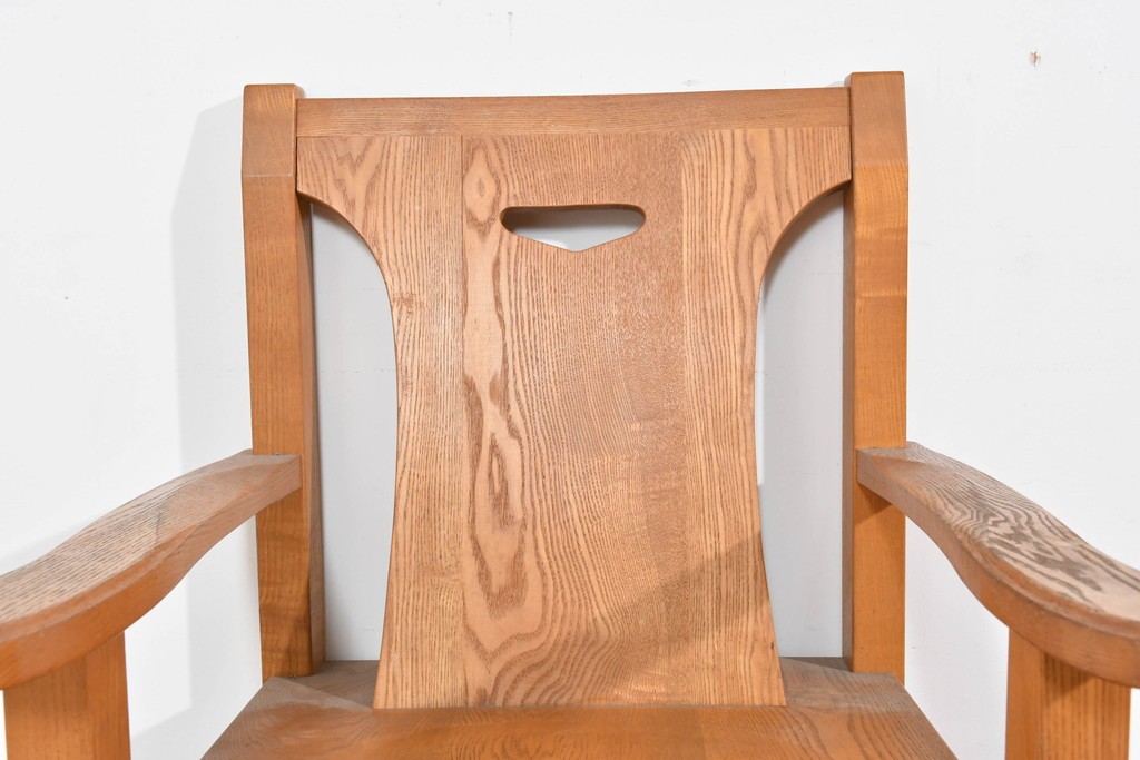 和製ヴィンテージ　国産　職人手作り　タモ無垢材　重厚でしっかりとした作りのアームチェア　(R-085688)