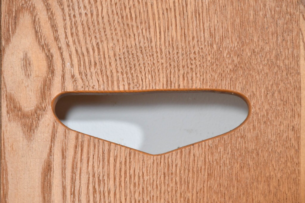 和製ヴィンテージ　国産　職人手作り　タモ無垢材　重厚でしっかりとした作りのアームチェア　(R-085688)