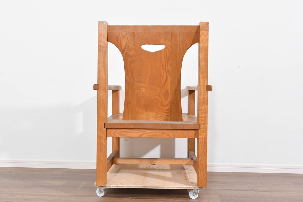 和製ヴィンテージ　国産　職人手作り　タモ無垢材　重厚でしっかりとした作りのアームチェア　(R-085688)