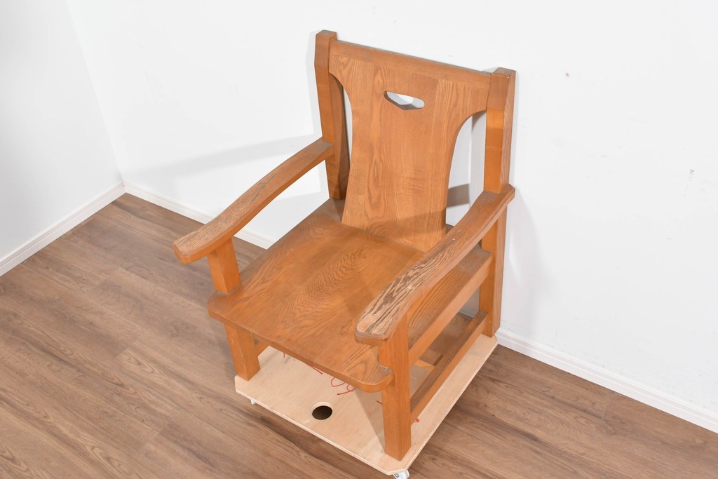 和製ヴィンテージ　国産　職人手作り　タモ無垢材　重厚でしっかりとした作りのアームチェア　(R-085688)