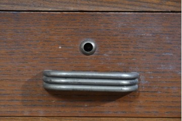 和製ヴィンテージ　左右非対称の引き出し構成が目を惹く小振りチェスト　(R-085690)