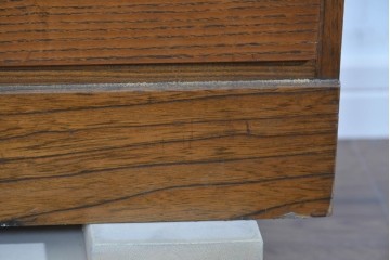 和製ヴィンテージ　左右非対称の引き出し構成が目を惹く小振りチェスト　(R-085690)