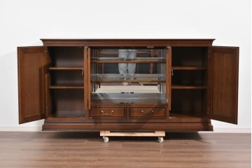 中古　美品　maruni(マルニ木工)　地中海ロイヤルシリーズ(ROYAL)　ガラス扉がアクセントになる落ち着いた佇まいのサイドボード　定価約55万円　(R-085691)