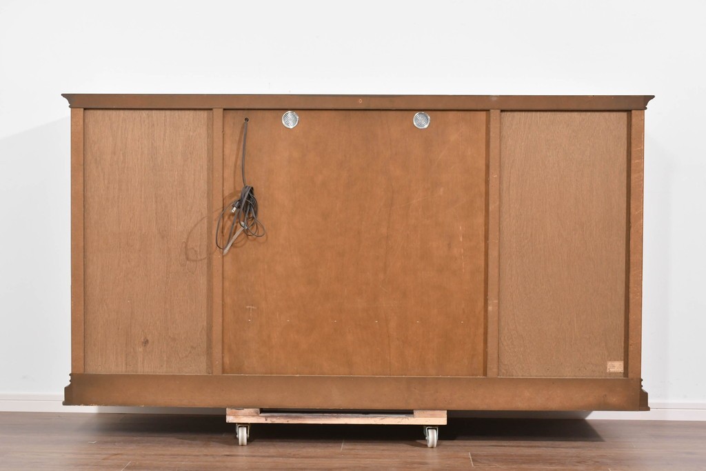 中古　美品　maruni(マルニ木工)　地中海ロイヤルシリーズ(ROYAL)　ガラス扉がアクセントになる落ち着いた佇まいのサイドボード　定価約55万円　(R-085691)