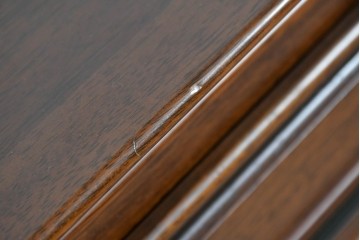 中古　美品　maruni(マルニ木工)　地中海ロイヤルシリーズ(ROYAL)　ガラス扉がアクセントになる落ち着いた佇まいのサイドボード　定価約55万円　(R-085691)