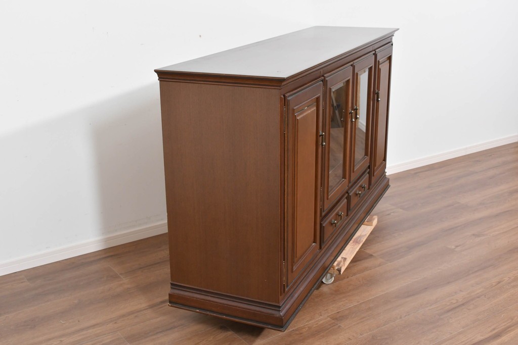 中古　美品　maruni(マルニ木工)　地中海ロイヤルシリーズ(ROYAL)　ガラス扉がアクセントになる落ち着いた佇まいのサイドボード　定価約55万円　(R-085691)