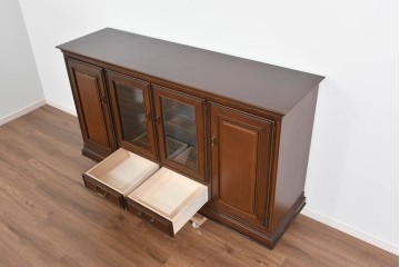 中古　美品　maruni(マルニ木工)　地中海ロイヤルシリーズ(ROYAL)　ガラス扉がアクセントになる落ち着いた佇まいのサイドボード　定価約55万円　(R-085691)