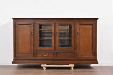 中古　美品　maruni(マルニ木工)　地中海ロイヤルシリーズ(ROYAL)　ガラス扉がアクセントになる落ち着いた佇まいのサイドボード　定価約55万円　(R-085691)