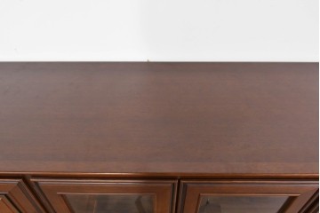 中古　美品　maruni(マルニ木工)　地中海ロイヤルシリーズ(ROYAL)　ガラス扉がアクセントになる落ち着いた佇まいのサイドボード　定価約55万円　(R-085691)