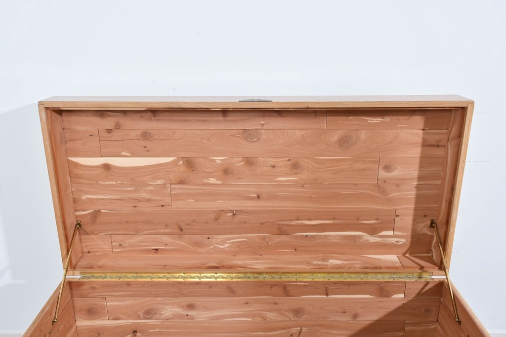 アジアンヴィンテージ　李朝デザイン　真鍮金具　重厚で上質な作りのローテーブルにもおすすめなブランケットボックス　(R-085692)