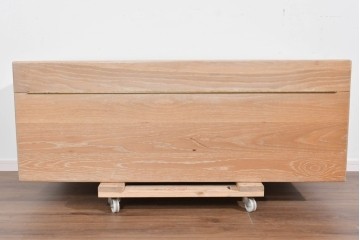 アジアンヴィンテージ　李朝デザイン　真鍮金具　重厚で上質な作りのローテーブルにもおすすめなブランケットボックス　(R-085692)