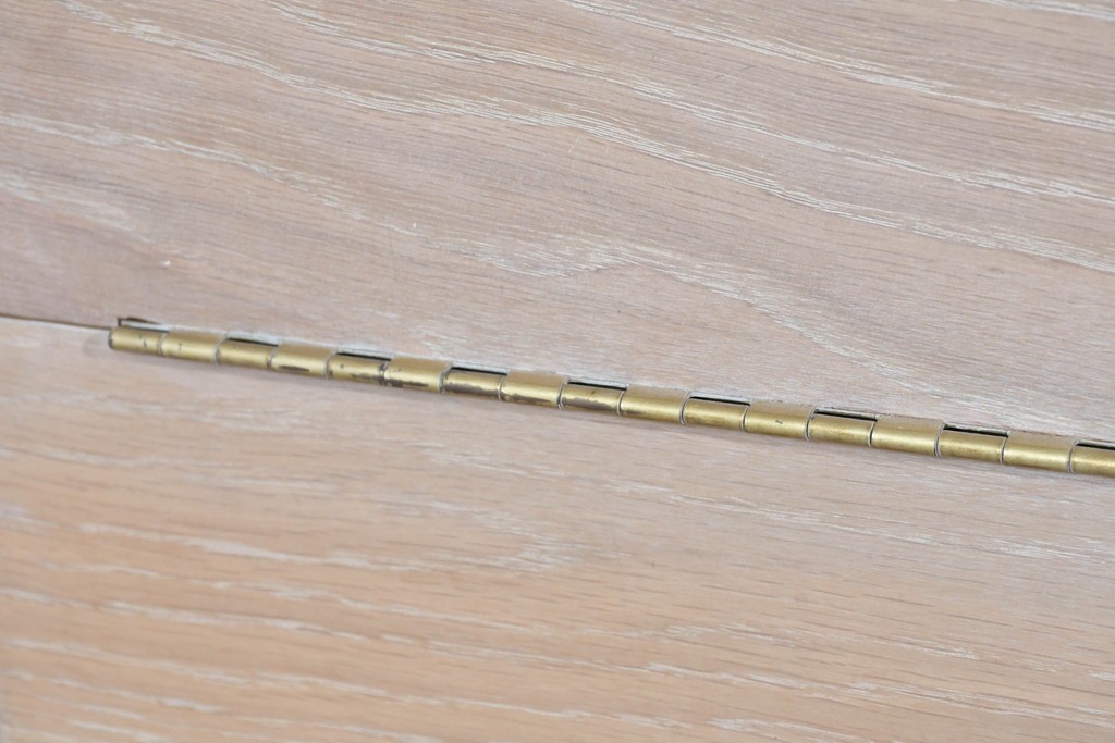 アジアンヴィンテージ　李朝デザイン　真鍮金具　重厚で上質な作りのローテーブルにもおすすめなブランケットボックス　(R-085692)