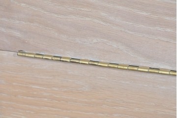 アジアンヴィンテージ　李朝デザイン　真鍮金具　重厚で上質な作りのローテーブルにもおすすめなブランケットボックス　(R-085692)