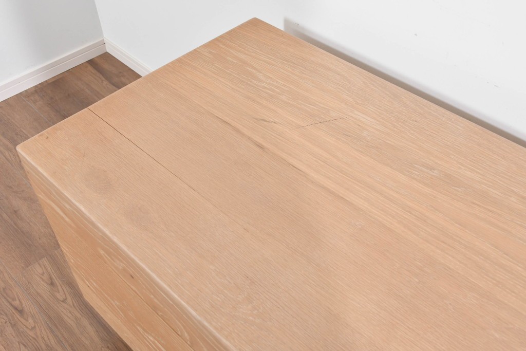 アジアンヴィンテージ　李朝デザイン　真鍮金具　重厚で上質な作りのローテーブルにもおすすめなブランケットボックス　(R-085692)