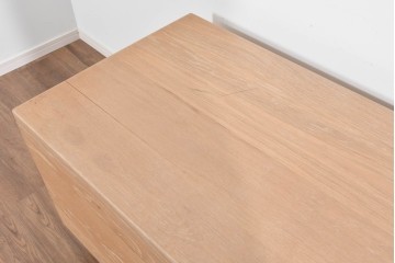 アジアンヴィンテージ　李朝デザイン　真鍮金具　重厚で上質な作りのローテーブルにもおすすめなブランケットボックス　(R-085692)