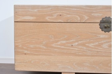 アジアンヴィンテージ　李朝デザイン　真鍮金具　重厚で上質な作りのローテーブルにもおすすめなブランケットボックス　(R-085692)