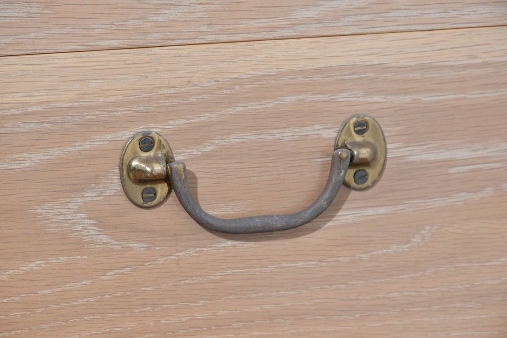 アジアンヴィンテージ　李朝デザイン　真鍮金具　重厚で上質な作りのローテーブルにもおすすめなブランケットボックス　(R-085692)