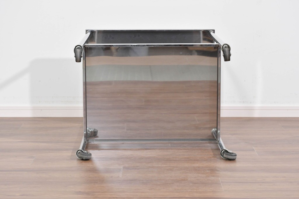 中古　シンプルで無駄のないデザインのキャスター付きステンレスワゴン　(R-085693)