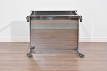 中古　シンプルで無駄のないデザインのキャスター付きステンレスワゴン　(R-085693)