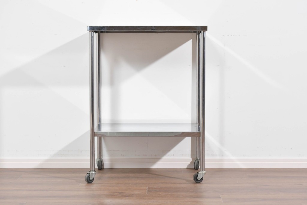 中古　シンプルで無駄のないデザインのキャスター付きステンレスワゴン　(R-085693)