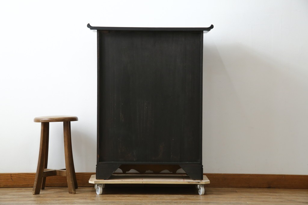 中古　アジア民芸家具　李朝デザイン　装飾性と機能性を兼ね備えた薬箪笥　(R-085694)