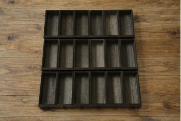 中古　アジア民芸家具　李朝デザイン　装飾性と機能性を兼ね備えた薬箪笥　(R-085694)