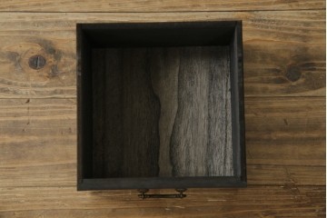 中古　アジア民芸家具　李朝デザイン　装飾性と機能性を兼ね備えた薬箪笥　(R-085694)